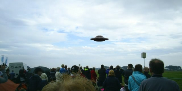 Gli illuminati starebbero per inscenare una falsa invasione aliena?